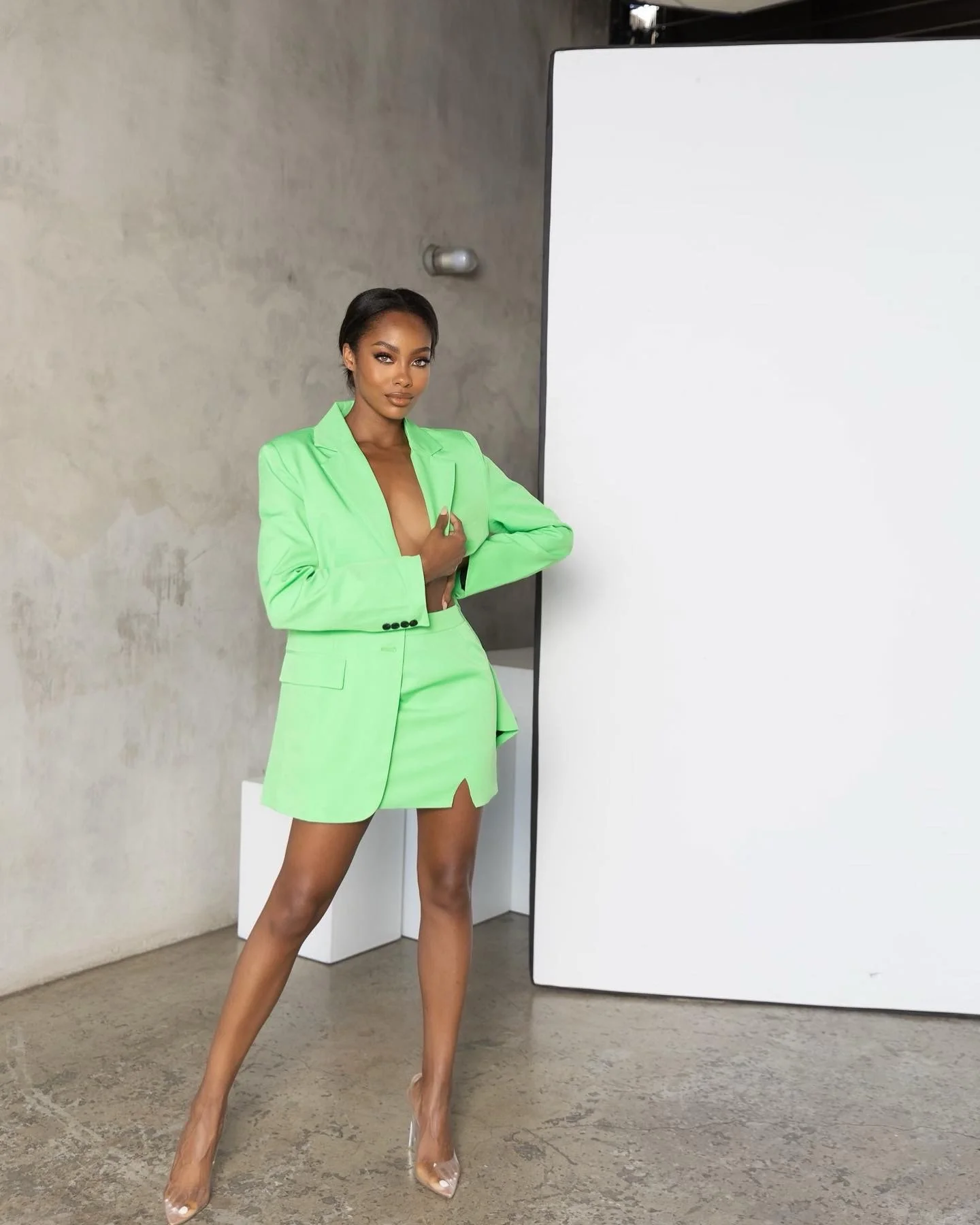 ‘DANIA’ Oversized blazer X skirt set in Green - Image 3
