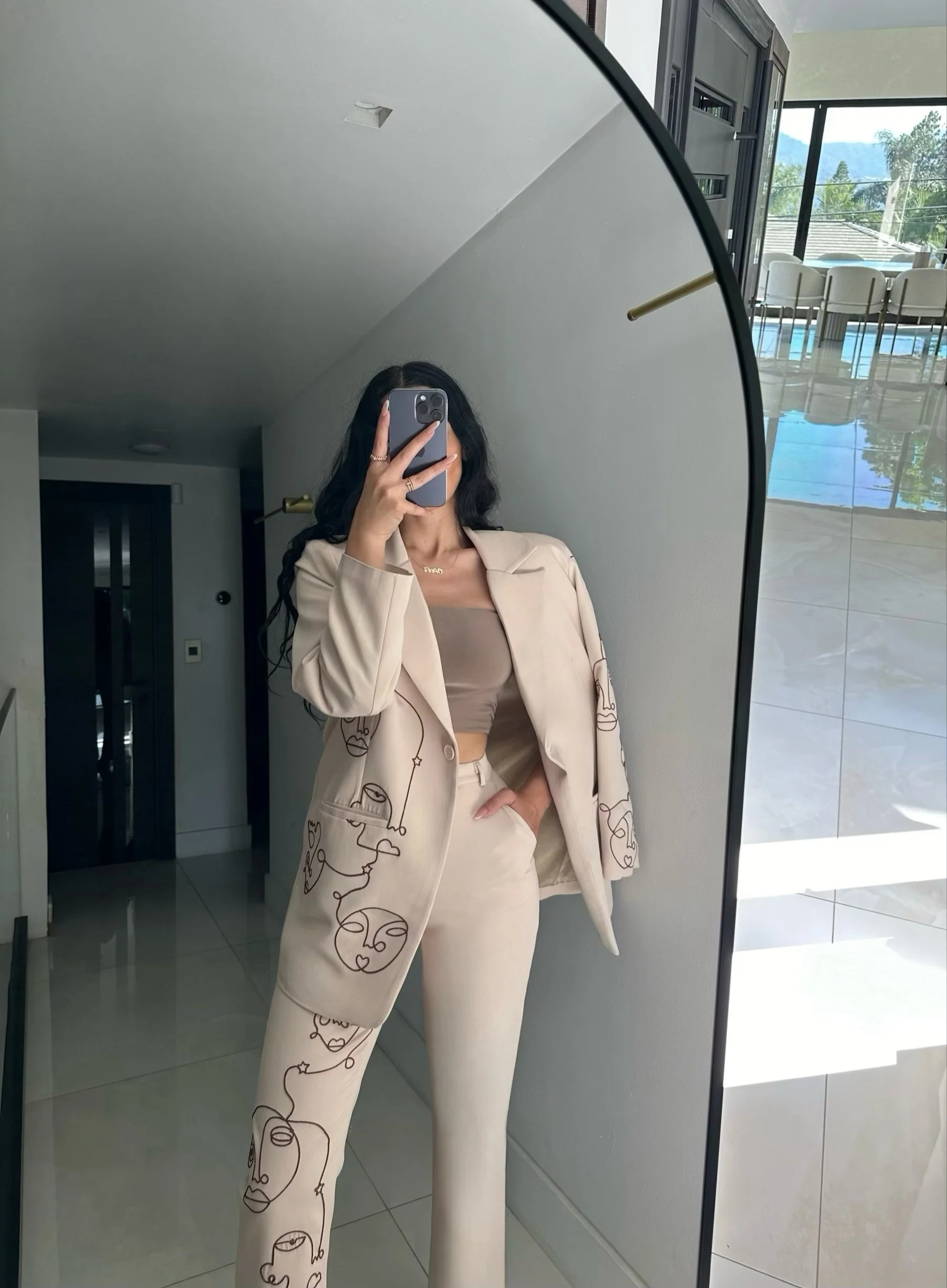 'Faces' Blazer x Pants Set - Image 3