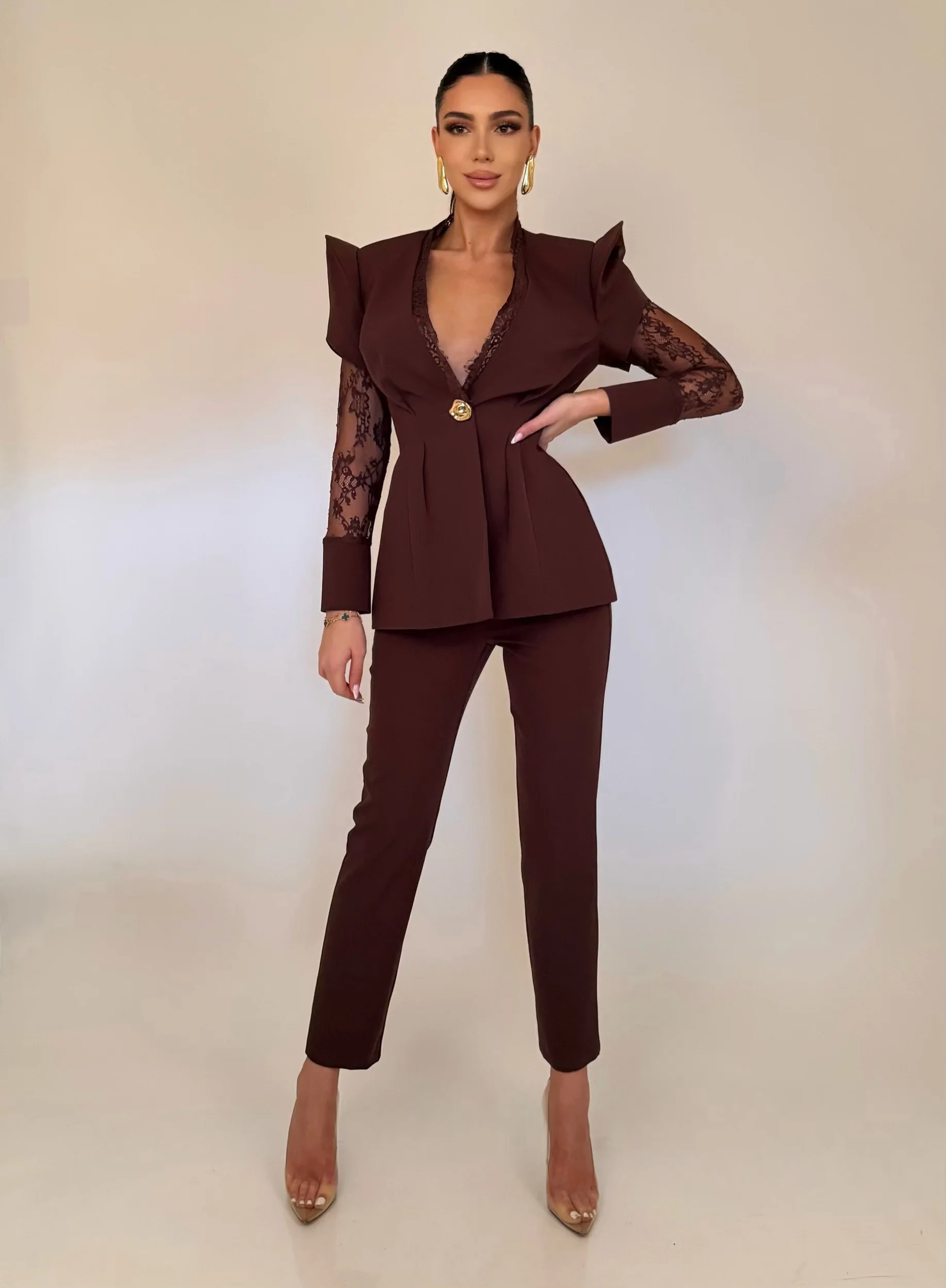 “Vera” lace set in brown